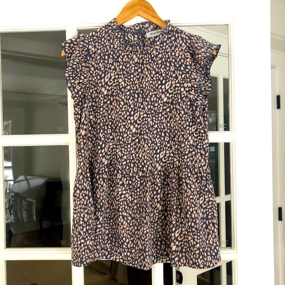 BNWT Women’s Small  peplum top